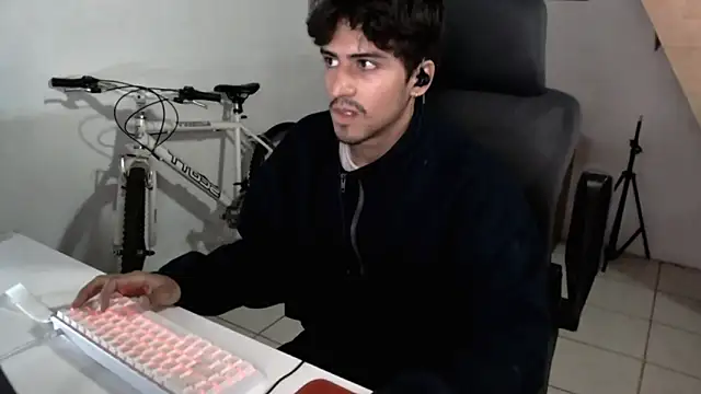 Snapshot of Thieves9 chatting on 10/03/25, 03:13 Thieves9 online show from 10/03/25, 03:13