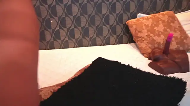 Snapshot of SharomRoss chatting on 02/20/26, 07:27 SharomRoss online show from 02/20/26, 07:27