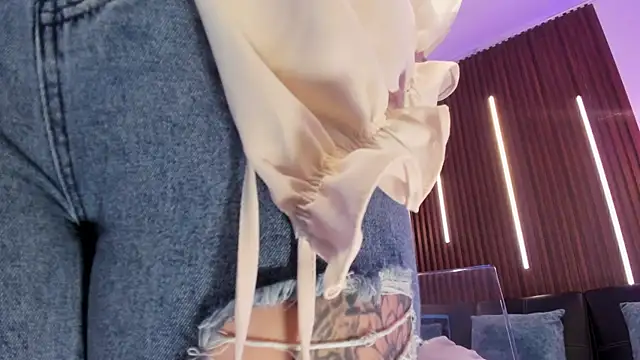 ArianaBaker online show from 12/19/25, 01:35