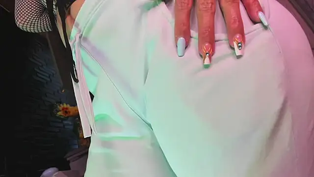 LaureenHills online show from 04/07/26, 03:08