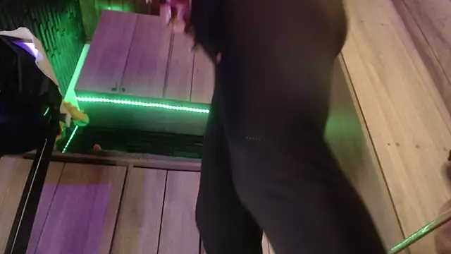 LaureenHills online show from 04/10/26, 01:34