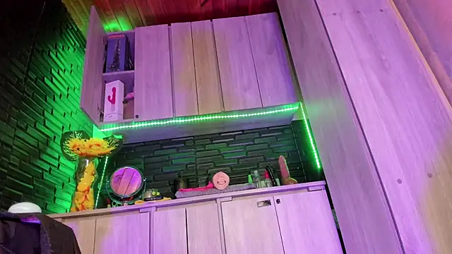 LaureenHills online show from 12/15/25, 09:53