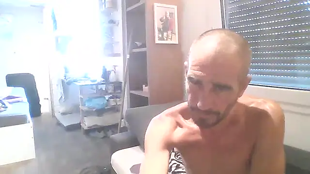 Snapshot of Pourquoipas chatting on 07/15/26, 04:36 Pourquoipas online show from 07/15/26, 04:36