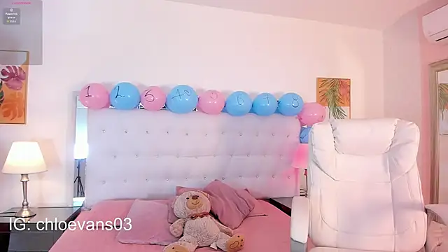 Snapshot of Chloe_evans__ chatting on 09/19/25, 11:58 Chloe evans online show from 09/19/25, 11:58