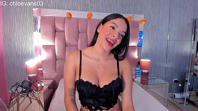 Snapshot of Chloe_evans__ chatting on 10/28/25, 11:42 Chloe evans online show from 10/28/25, 11:42