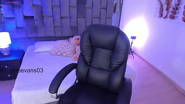 Snapshot of Chloe_evans__ chatting on 03/19/25, 11:39 Chloe evans online show from 03/19/25, 11:39