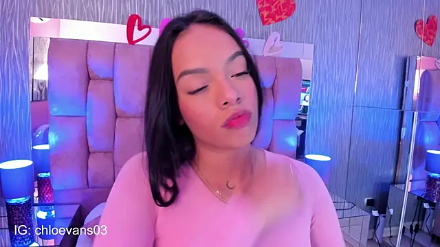 Snapshot of Chloe_evans__ chatting on 09/24/25, 11:39 Chloe evans online show from 09/24/25, 11:39