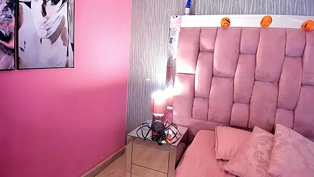 Snapshot of Chloe_evans__ chatting on 10/18/25, 11:23 Chloe evans online show from 10/18/25, 11:23