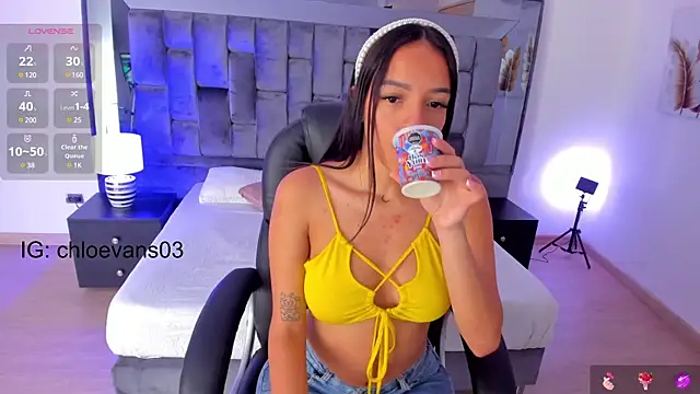 Snapshot of Chloe_evans__ chatting on 03/13/25, 11:30 Chloe evans online show from 03/13/25, 11:30