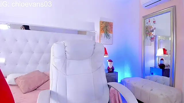 Snapshot of Chloe_evans__ chatting on 12/15/25, 11:38 Chloe evans online show from 12/15/25, 11:38
