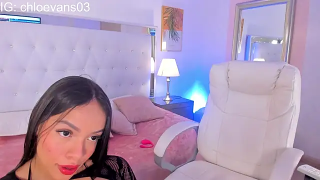 Snapshot of Chloe_evans__ chatting on 11/26/25, 12:05 Chloe evans online show from 11/26/25, 12:05