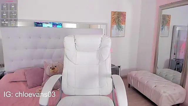 Snapshot of Chloe_evans__ chatting on 09/14/25, 11:54 Chloe evans online show from 09/14/25, 11:54