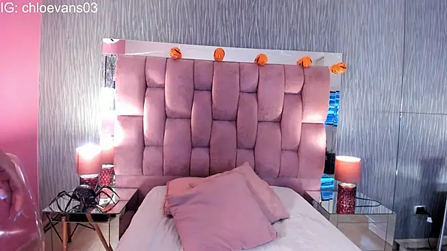 Snapshot of Chloe_evans__ chatting on 10/25/25, 11:42 Chloe evans online show from 10/25/25, 11:42