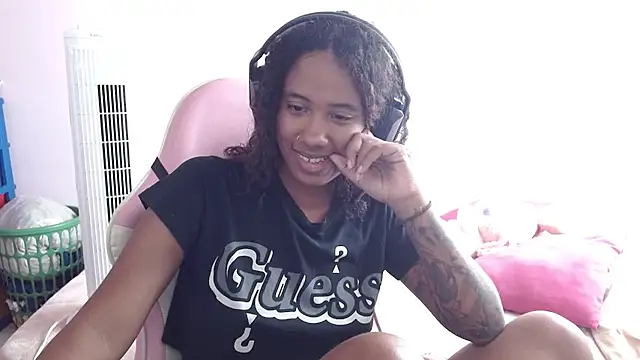 TiffanyRoouse online show from 03/22/25, 04:26