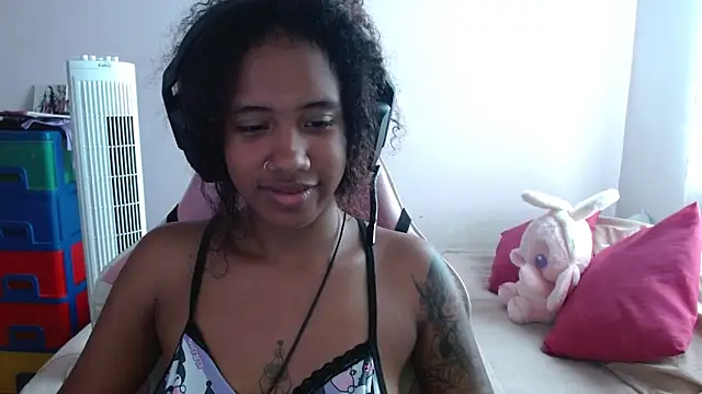 TiffanyRoouse online show from 03/01/25, 07:04