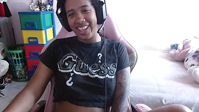 TiffanyRoouse online show from 11/21/25, 09:14