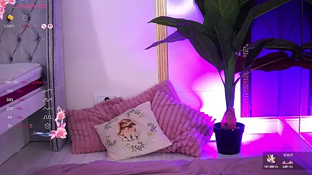 EvaWarenn online show from 10/07/25, 05:30