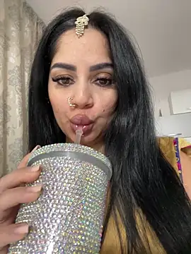 Snapshot of _adelle chatting on 02/07/26, 12:13 adelle online show from 02/07/26, 12:13