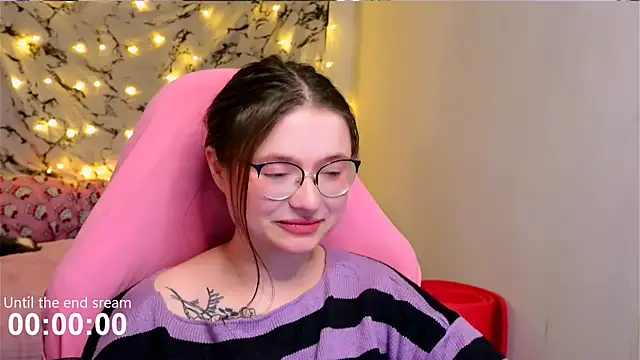 Snapshot of me__hanna chatting on 01/21/25, 01:39 me hanna online show from 01/21/25, 01:39