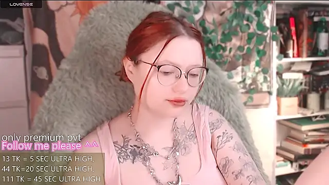Snapshot of me__hanna chatting on 05/24/26, 05:29 me hanna online show from 05/24/26, 05:29