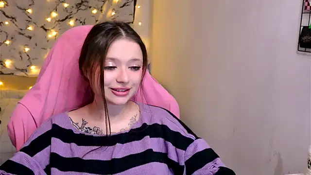 Snapshot of me__hanna chatting on 02/12/25, 11:30 me hanna online show from 02/12/25, 11:30