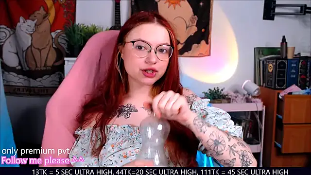 Snapshot of me__hanna chatting on 09/19/25, 10:14 me hanna online show from 09/19/25, 10:14