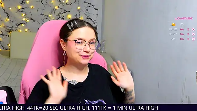 Snapshot of me__hanna chatting on 03/05/25, 10:32 me hanna online show from 03/05/25, 10:32
