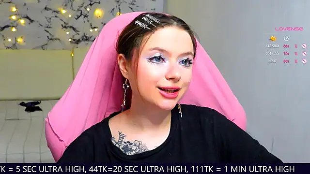 Snapshot of me__hanna chatting on 03/06/25, 01:37 me hanna online show from 03/06/25, 01:37