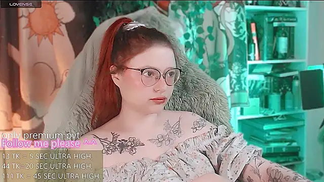 Snapshot of me__hanna chatting on 05/28/26, 03:36 me hanna online show from 05/28/26, 03:36