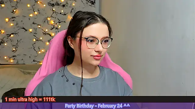 Snapshot of me__hanna chatting on 02/23/25, 09:05 me hanna online show from 02/23/25, 09:05