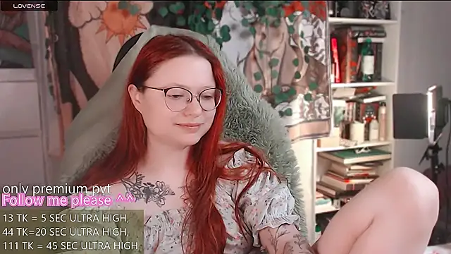 Snapshot of me__hanna chatting on 05/21/26, 02:42 me hanna online show from 05/21/26, 02:42