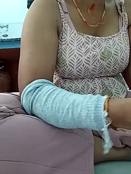 Snapshot of Archna-ji chatting on 10/07/25, 02:23 Archna-ji online show from 10/07/25, 02:23