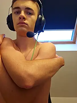 Snapshot of yanisyanisss chatting on 12/20/25, 03:26 yanisyanisss online show from 12/20/25, 03:26