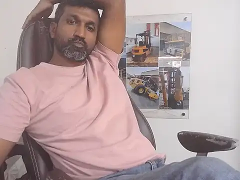 Snapshot of Mulla_indian1988 chatting on 12/18/25, 11:25 Mulla indian1988 online show from 12/18/25, 11:25