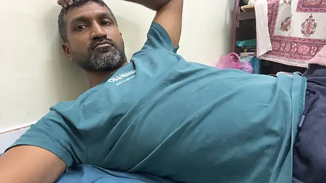 Snapshot of Mulla_indian1988 chatting on 01/17/26, 07:39 Mulla indian1988 online show from 01/17/26, 07:39