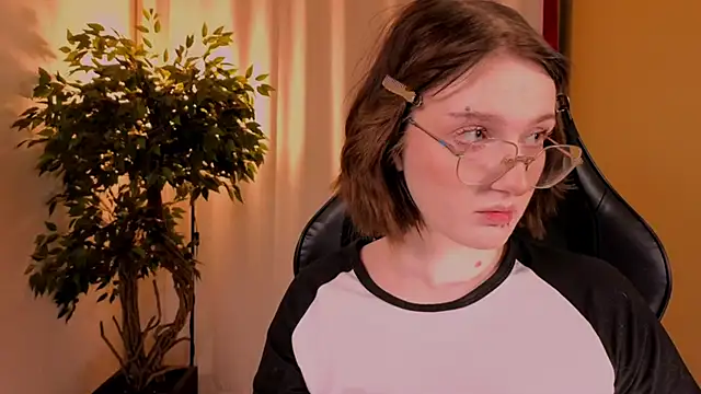 ELLIEJAY online show from 11/30/25, 05:08