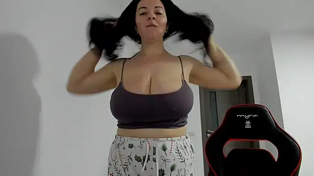 amiraisa11 online show from 04/02/26, 11:55