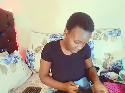 Snapshot of dinnykrazx chatting on 10/20/25, 06:15 dinnykrazx online show from 10/20/25, 06:15