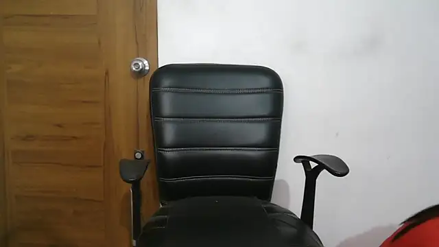 Suzie darling online show from 10/28/25, 01:54