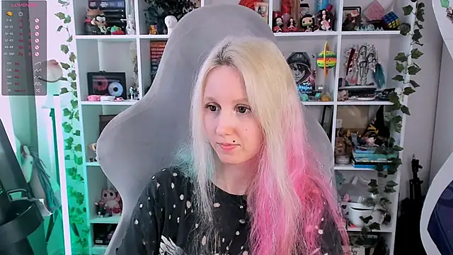 Snapshot of ohclementine chatting on 09/09/25, 11:08 ohclementine online show from 09/09/25, 11:08