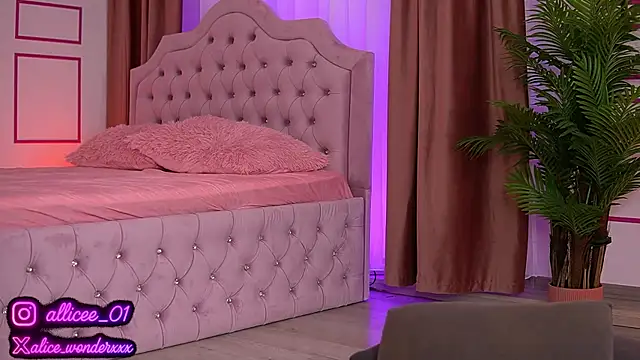 VanessaSimon online show from 10/14/25, 06:14