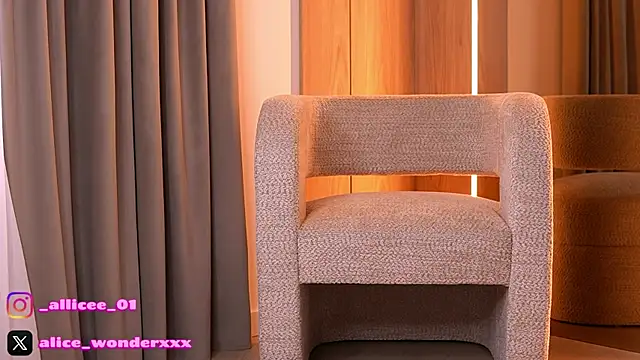 VanessaSimon online show from 04/01/26, 06:15