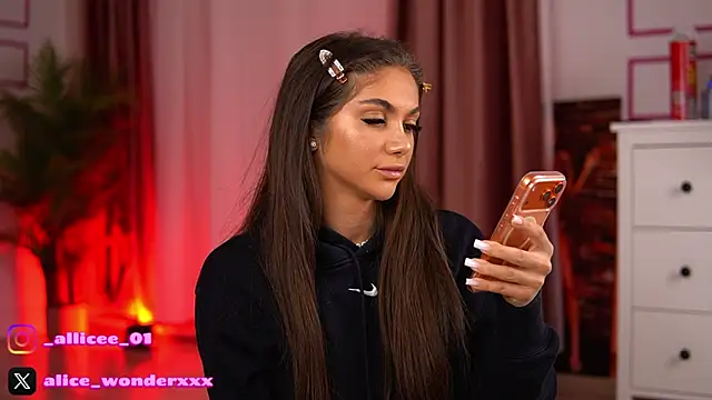 VanessaSimon online show from 11/28/25, 06:35