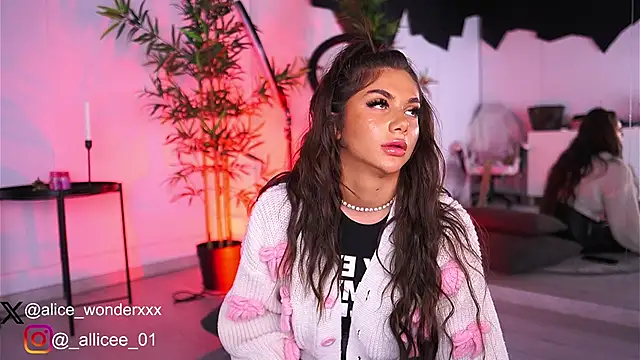 VanessaSimon online show from 03/11/25, 06:30