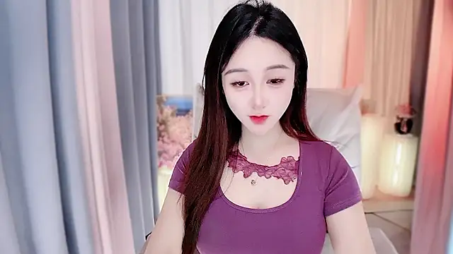 Snapshot of Liiniie-Lovers chatting on 12/08/24, 12:02 Liiniie-Lovers online show from 12/08/24, 12:02