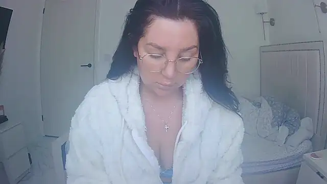 Snapshot of magical_mia chatting on 04/22/26, 10:11 magical mia online show from 04/22/26, 10:11