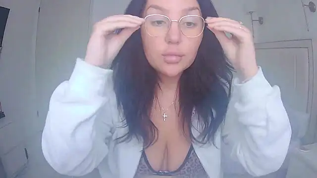 Snapshot of magical_mia chatting on 04/21/26, 10:22 magical mia online show from 04/21/26, 10:22