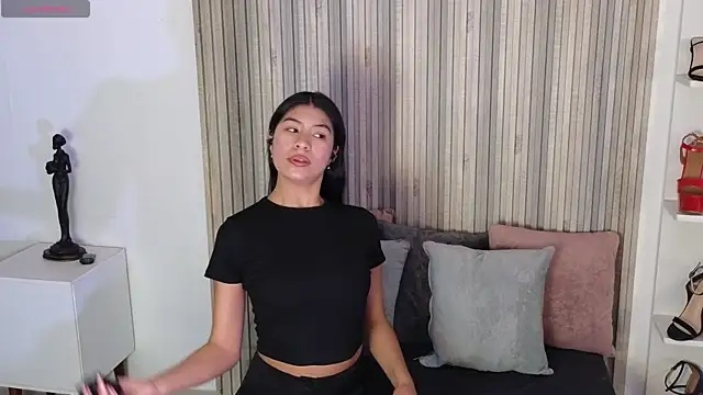 Snapshot of LissaWiild chatting on 10/13/25, 01:12 LissaWiild online show from 10/13/25, 01:12