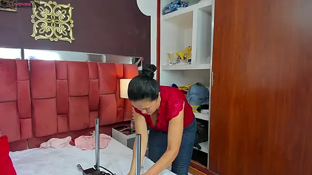 JulianaMartineS online show from 02/25/25, 06:44