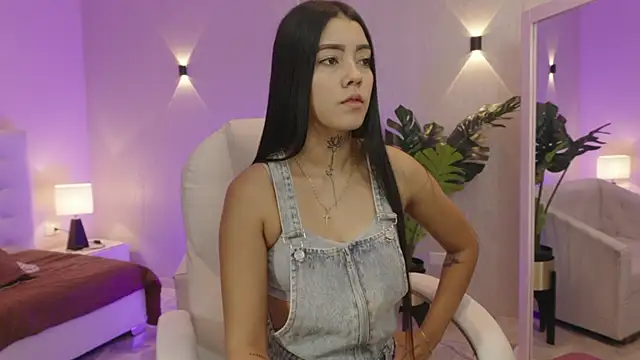 miagomezweb1 online show from 11/14/25, 12:31